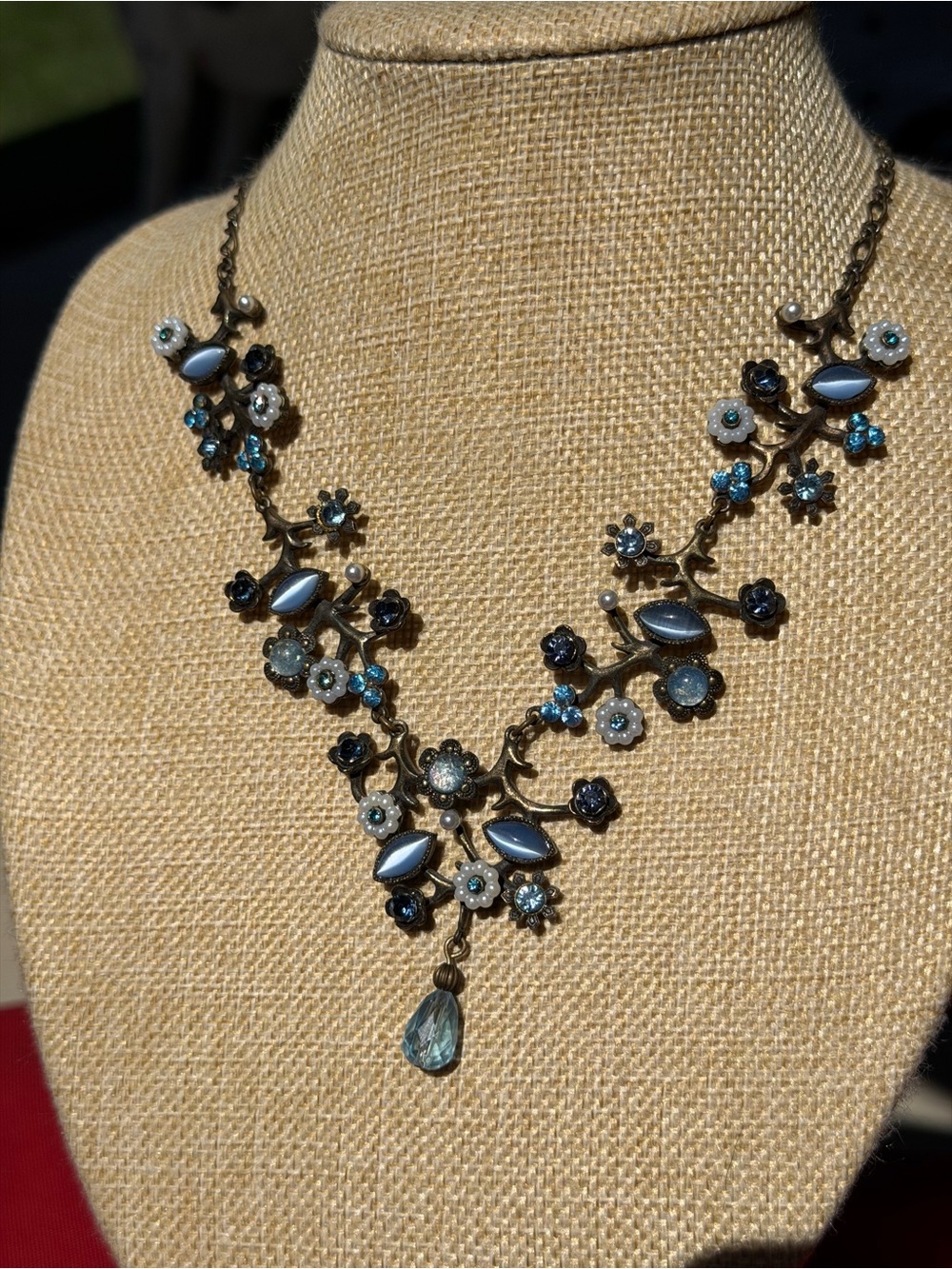 Dainty Blue Multi-Crystal Statement Necklace Vintage. 18 adj.
